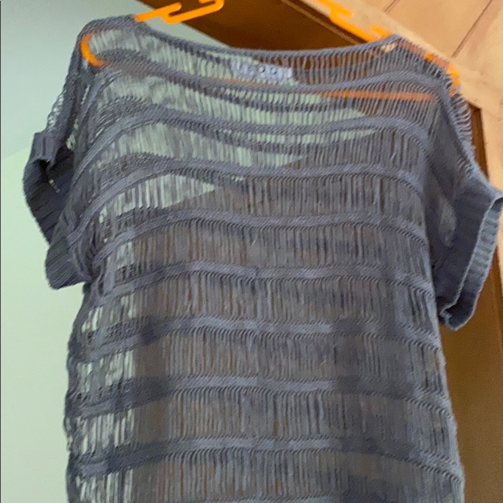 Women’s top - Picture 2 of 4